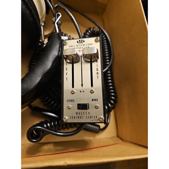 SONIC IV HeadPhones + Master Control Center + Original Box Rare tested working - Picture 7 of 16